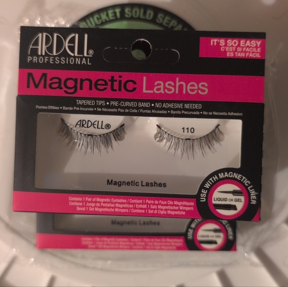 Ardell Other - Ardell Professional Magnetic Lashes with Black Accents-110